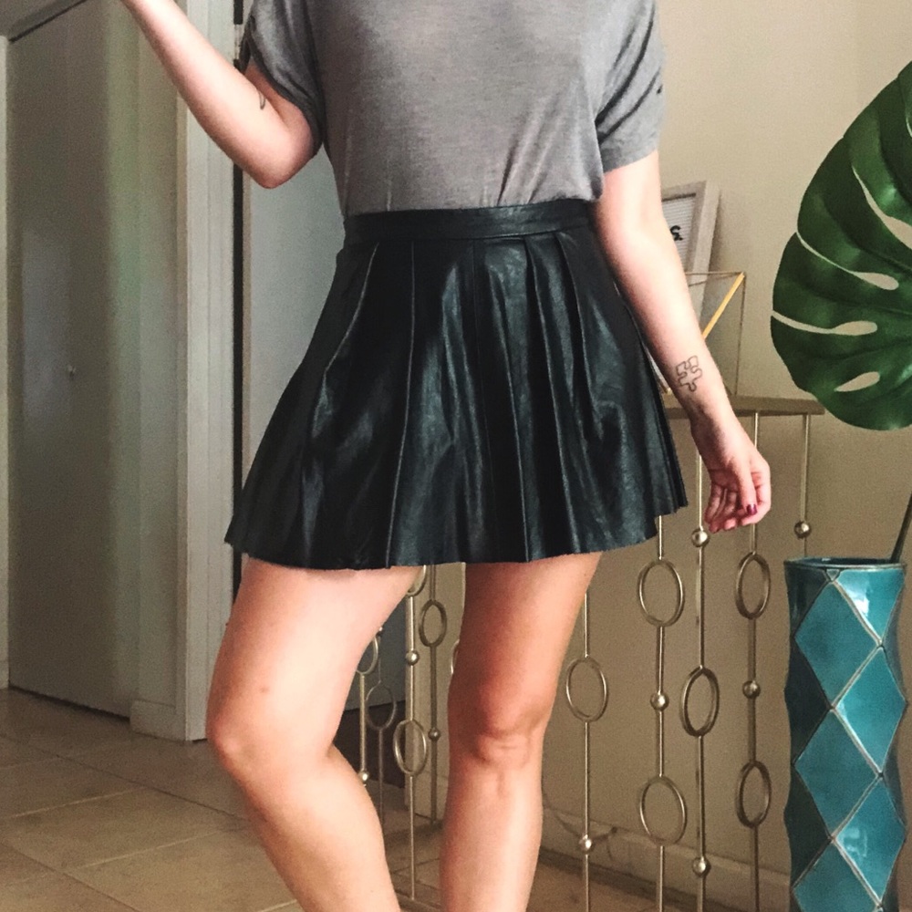 Blank NYC Pleated Vegan Leather Skirt Sz 24